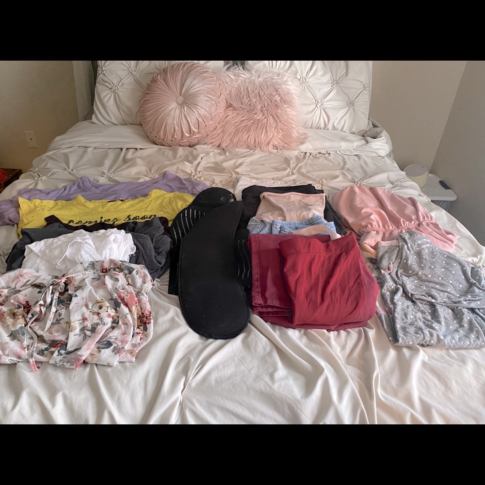 HUGE Maternity Lot w/ Maternity Belt included!